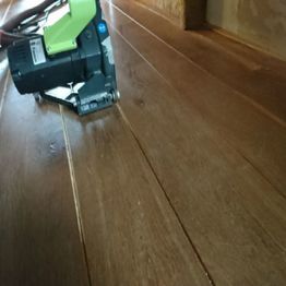 bruine wasvloer opschuren 