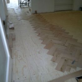 Visgraatvloer leggen